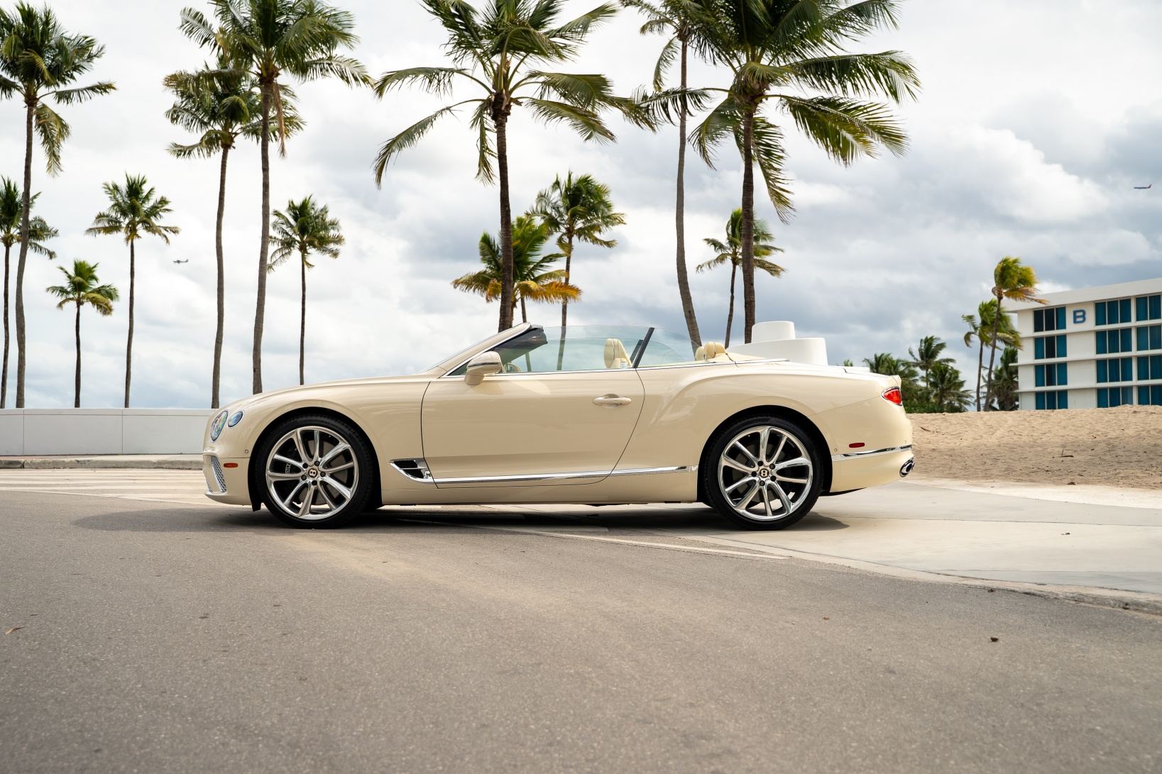 Bentley Continental GTC — Miami Beach palms