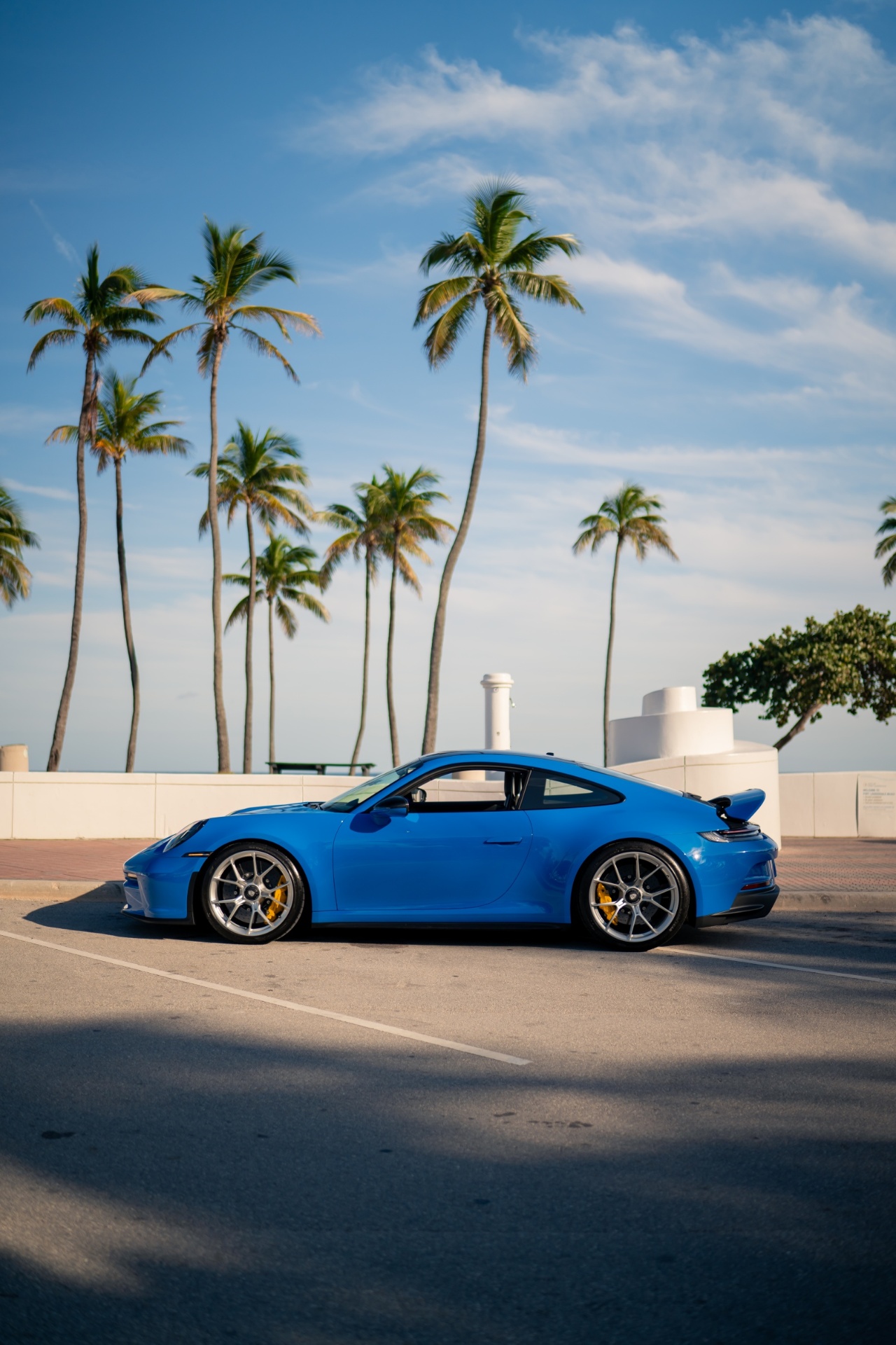 Shark blue Porsche 911 GT3 with Miami palms